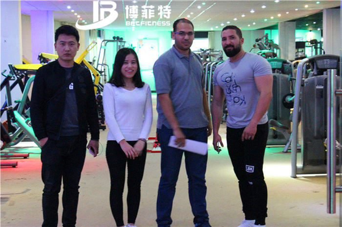 埃及客戶來中國廣州羞羞视频APP下载大全健身器材有限公司進口健身器材