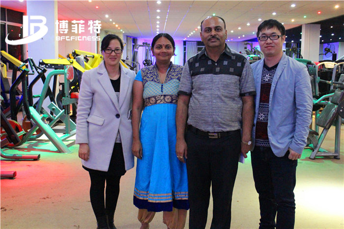 印度客戶來中國廣州羞羞视频APP下载大全健身器材有限公司進口健身器材