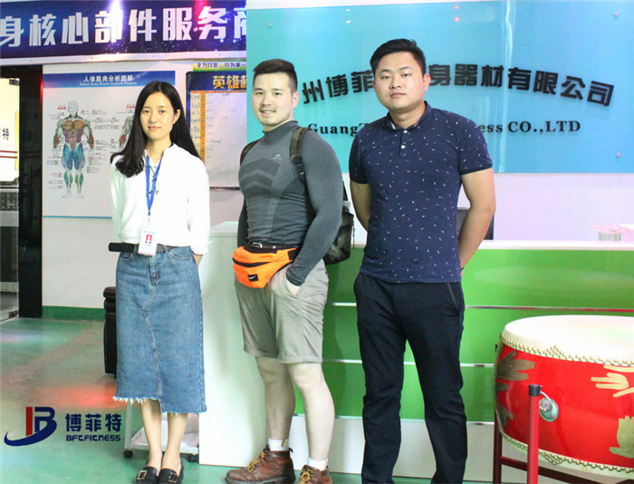 香港客戶來羞羞视频APP下载大全購買健身房器材,產品囊括有氧係列的跑步機,動感單車,健身車