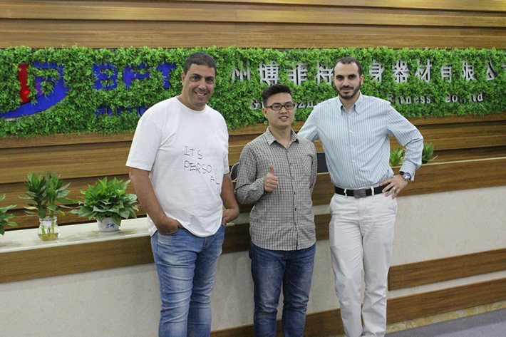 以色列客戶來羞羞视频APP下载大全健身器材工廠采購商用健身器械