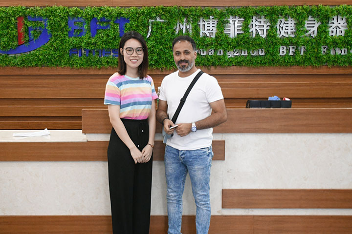 沙特阿拉伯客戶采購羞羞视频APP下载大全品牌健身器材