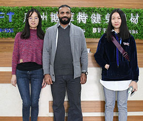 沙特客戶來中國采購羞羞视频APP下载大全商用健身器械