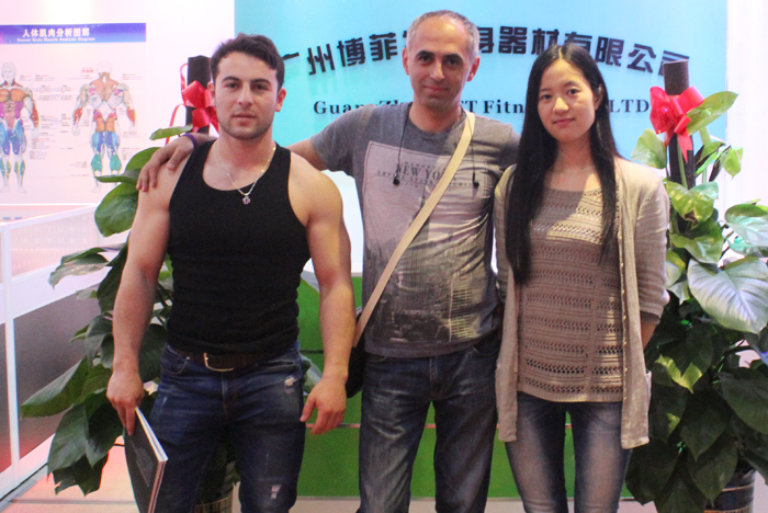 廣州羞羞视频APP下载大全健身器材有限公司成交客戶合影留念
